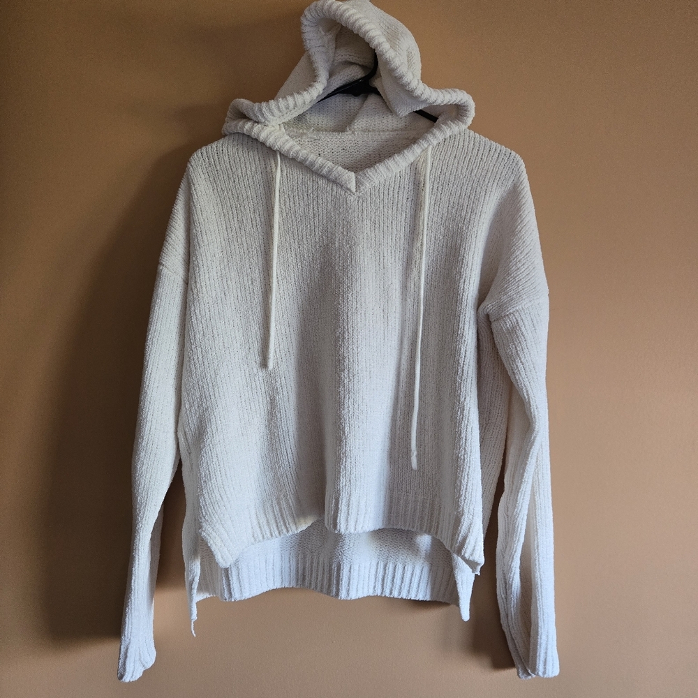 Cozy White Hooded Sweater PTP=22"